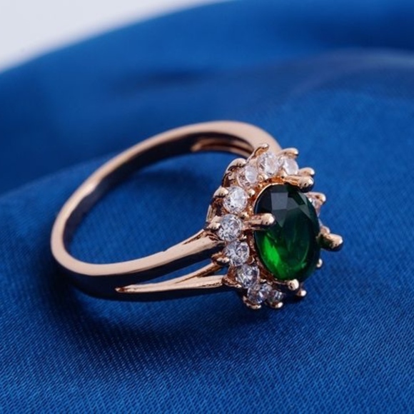 18 Carat Gold Plated Green Diamond Imitation Ring - Picture 2 of 6